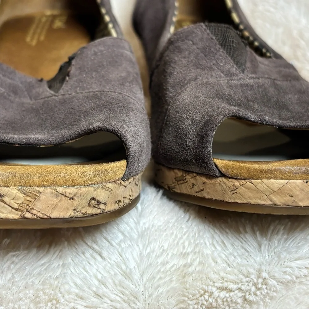 TOMS Women's Taupe Suede Wedges size 9